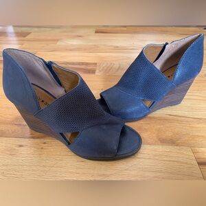 Navy Lucky Brand peep toe wedge bootie